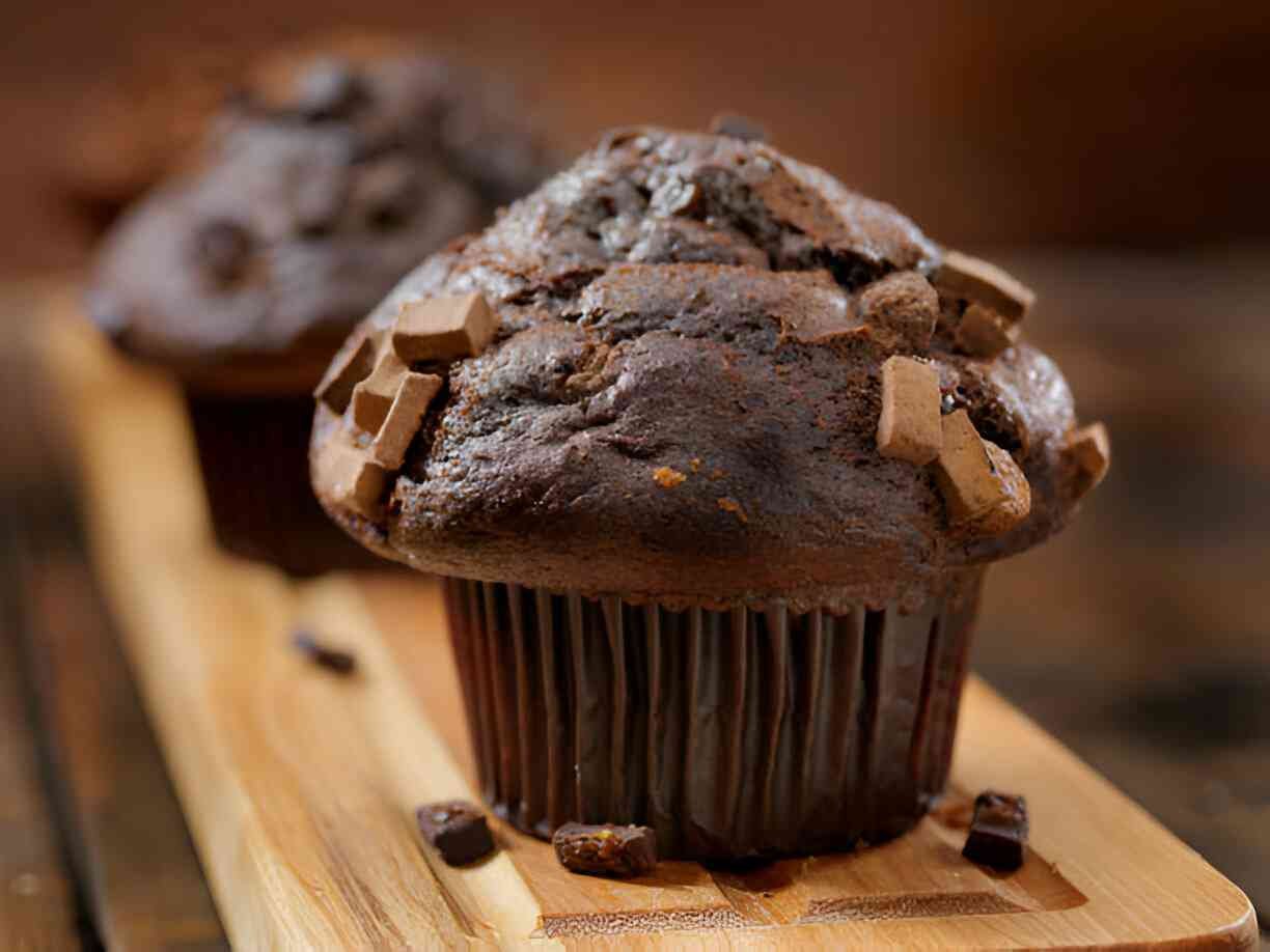 Chocolate Chip Cupcakes Recipe (Soft, Sweet & Chocolatey) - cupcakes